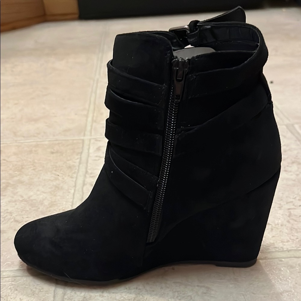 Black Heeled Boots with Wedge Heel and Decorative Strap - Picture 3 of 4